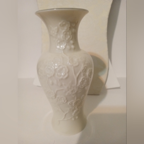 Lenox Ming Blossom Floral Vase w Gold Trim SPECIAL Production 6.5" Tall Vintage - Picture 1 of 6